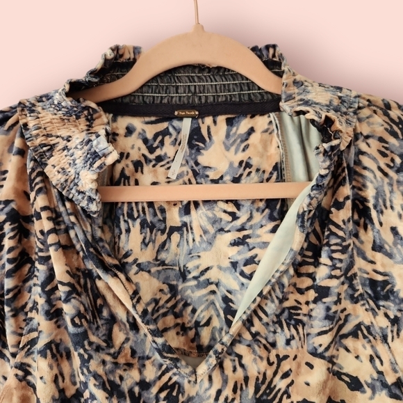 FREE People | EUC Go Get Em Top Blouse Crushed Velvet Size S - Picture 6 of 11